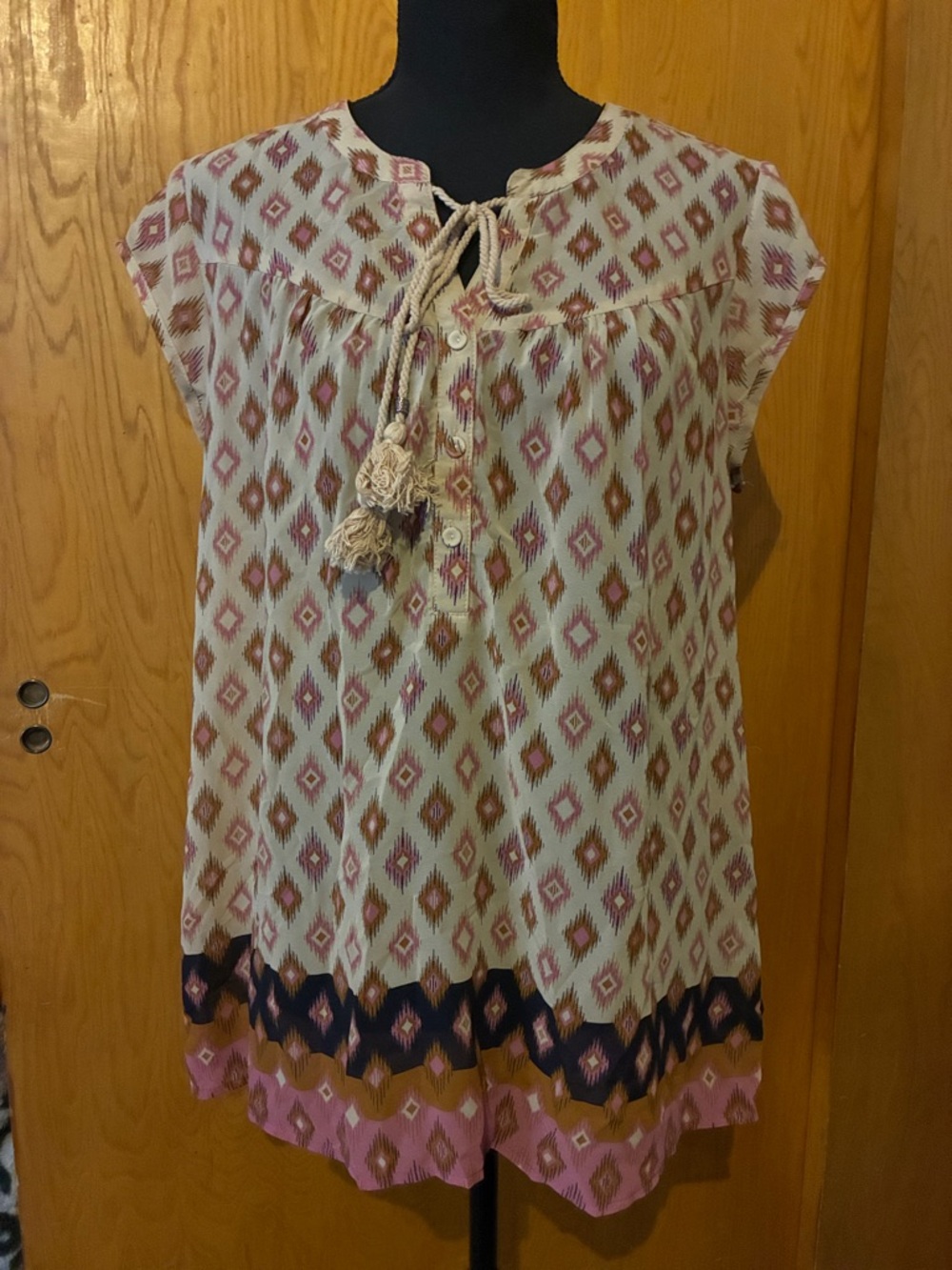 💙SALE💙BUNDLE & SAVE💙 DR2 Cream Tunic with Pink & Navy Diamond Border